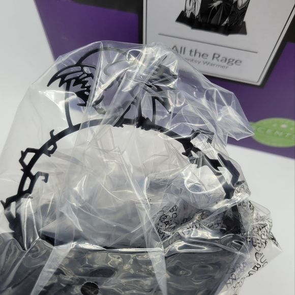 New Scentsy Disney Villains All The Rage Warmer - Picture 10 of 12